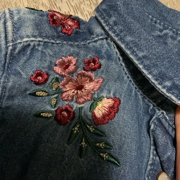 6-9 months Embroidered denim shirt with pop buttons pink shoes not included - Picture 3 of 8